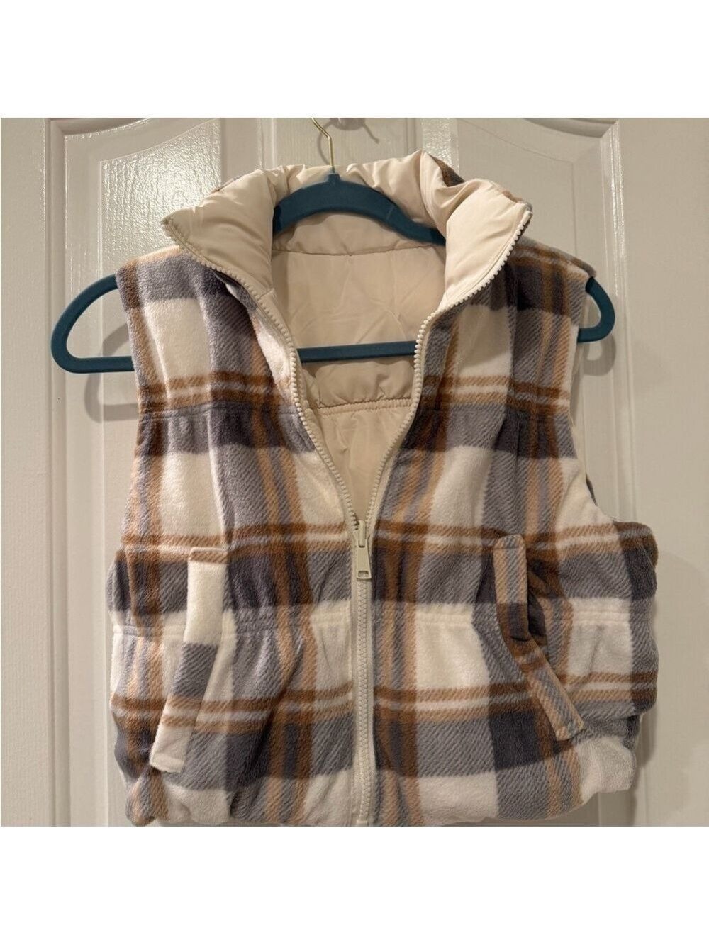 Reversible Cropped Puffer Vest NWT - Picture 3 of 4
